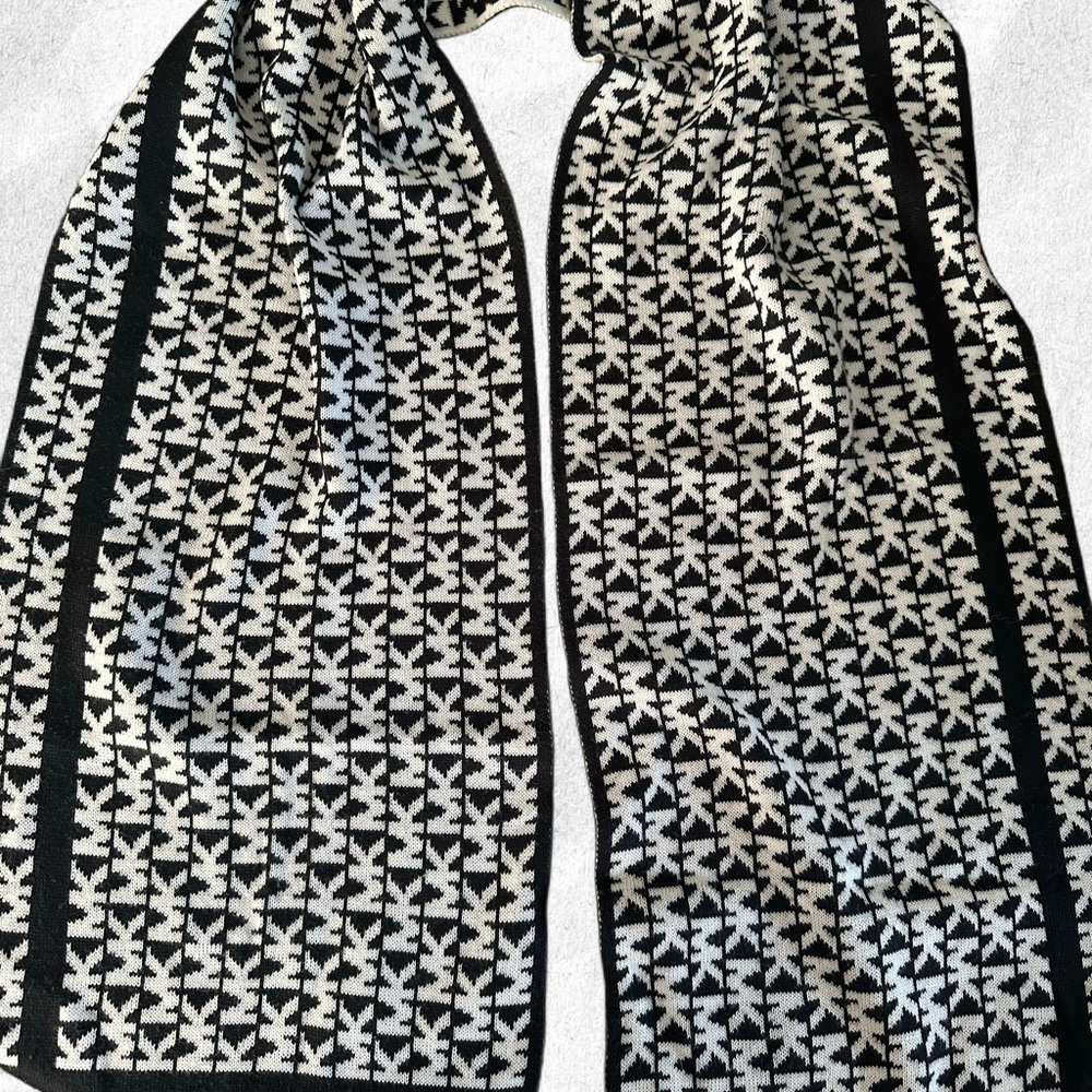 Michael Kors Black and White Patterned Scarf
